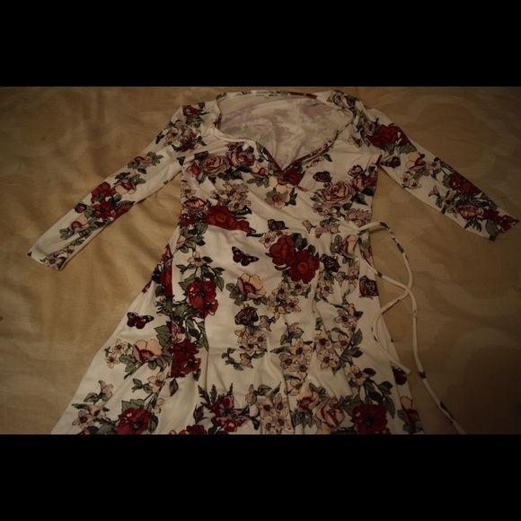 Charlotte Russe Floral Dress | $1.50 Shipping - Picture 2 of 2